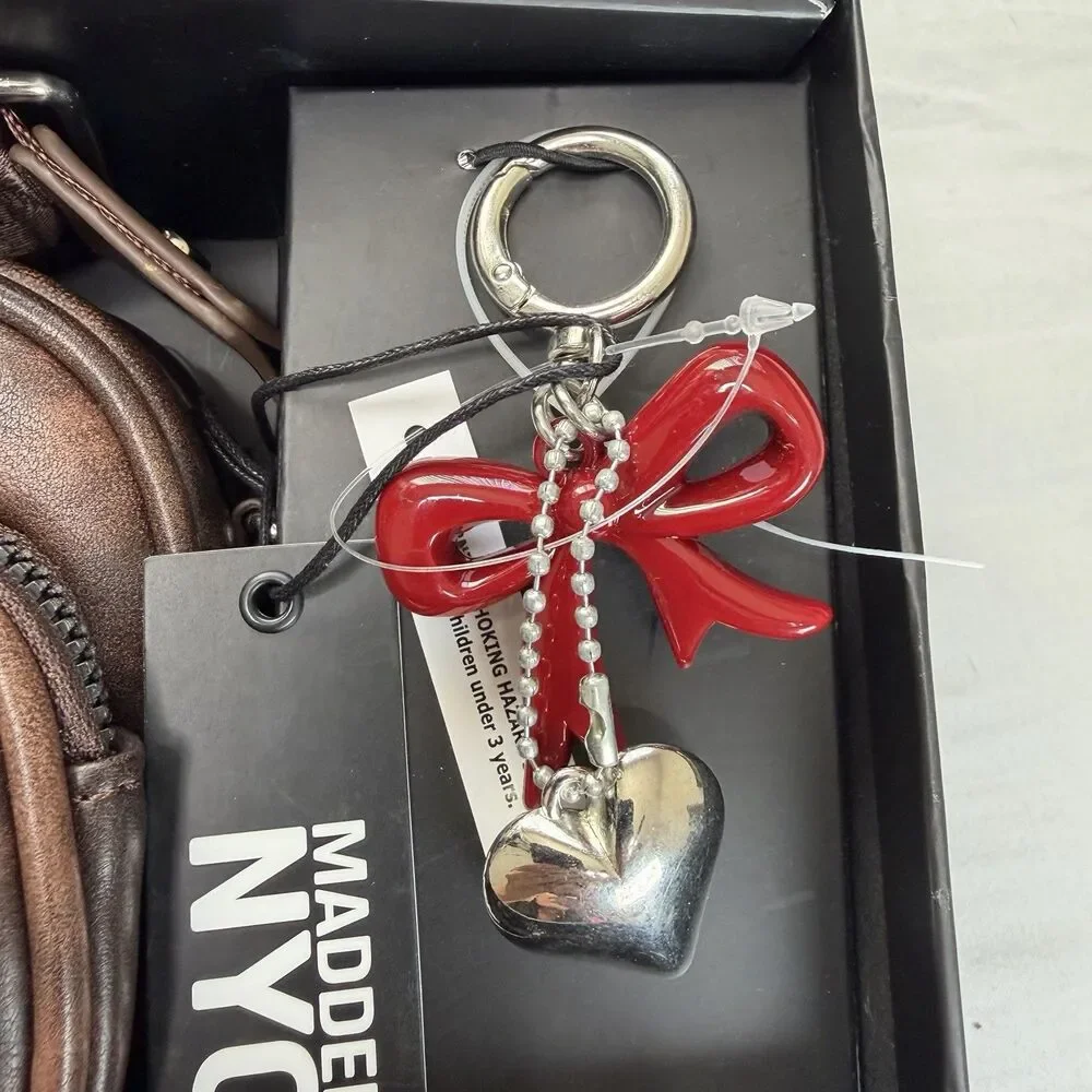 NWT Madden NYC Camera Bag Crossbody Bow Heart Keychain Charm Set Brown Gift Box - Picture 4 of 11